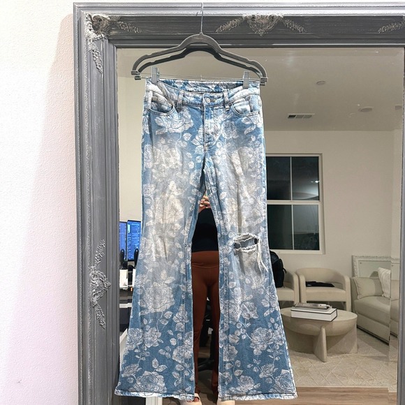 Vintage Floral Bleached Printed Flared Jeans Distressed Boho Festival 26 - Picture 2 of 8
